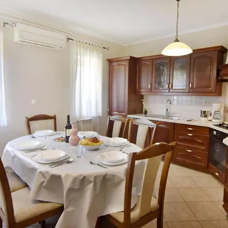 Wunderschoene In Mit Schoener Terrasse * Umag