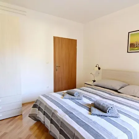 Wunderschoene In Mit Schoener Terrasse Apartment *