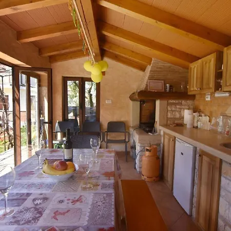 Wunderschoene In Mit Schoener Terrasse