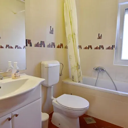 Wunderschoene In Mit Schoener Terrasse Apartment Umag