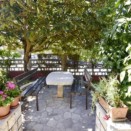 Apartment Wunderschoene In Mit Schoener Terrasse